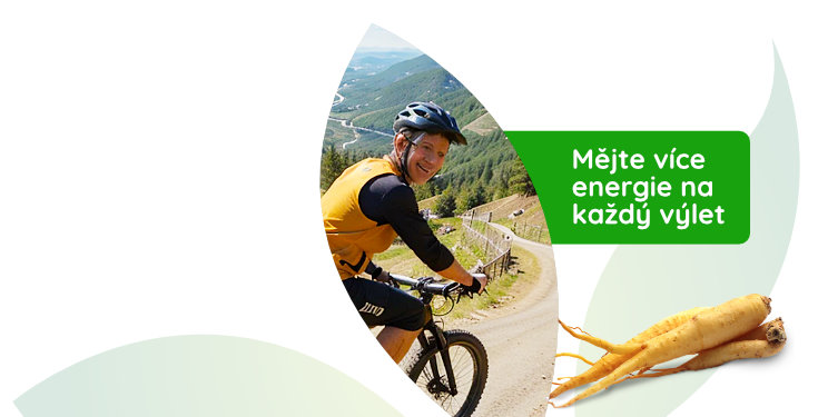 Starší muž na horském kole vyjížďce v horách